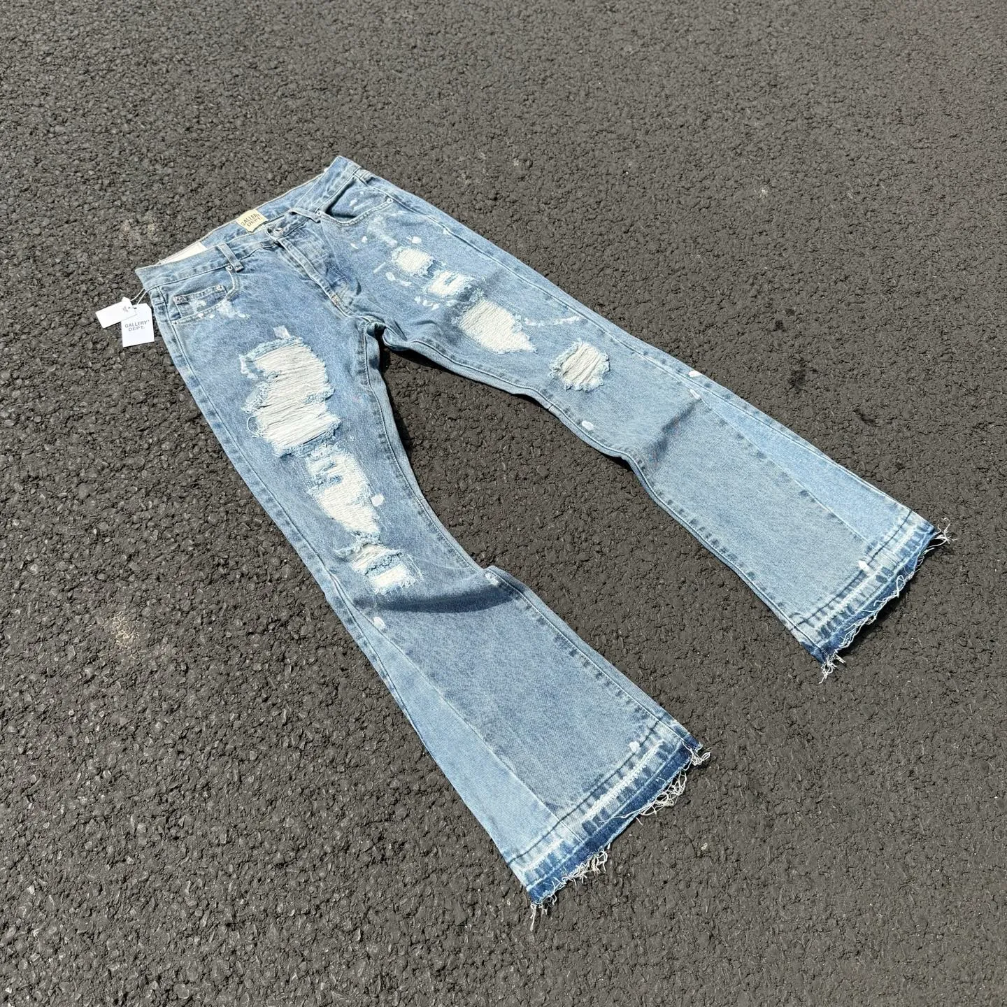 #8149 P250💰 GALLERY DEPT. Vintage hole patched and randomly tied loose washed flared jeans - truly restore the ultimate texture of Vintage - original hardware accessories, washed and other elevators, QR code analysis are all purchased from the original factory, high degree of restoration, you are welcome to compare with a certain product ~ - three-dimensional version, loose and comfortable, not picky about the figure, tall and slim, factory Seiko, original quality control, same style for men and women, can be matched with couples, versatile recommendation, must-have jeans for all seasons -Size: 28 30 32 34 36